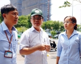 Giữa trưa, chủ tịch quận 1 xuống đường gặp người dân chiếm vỉa hè